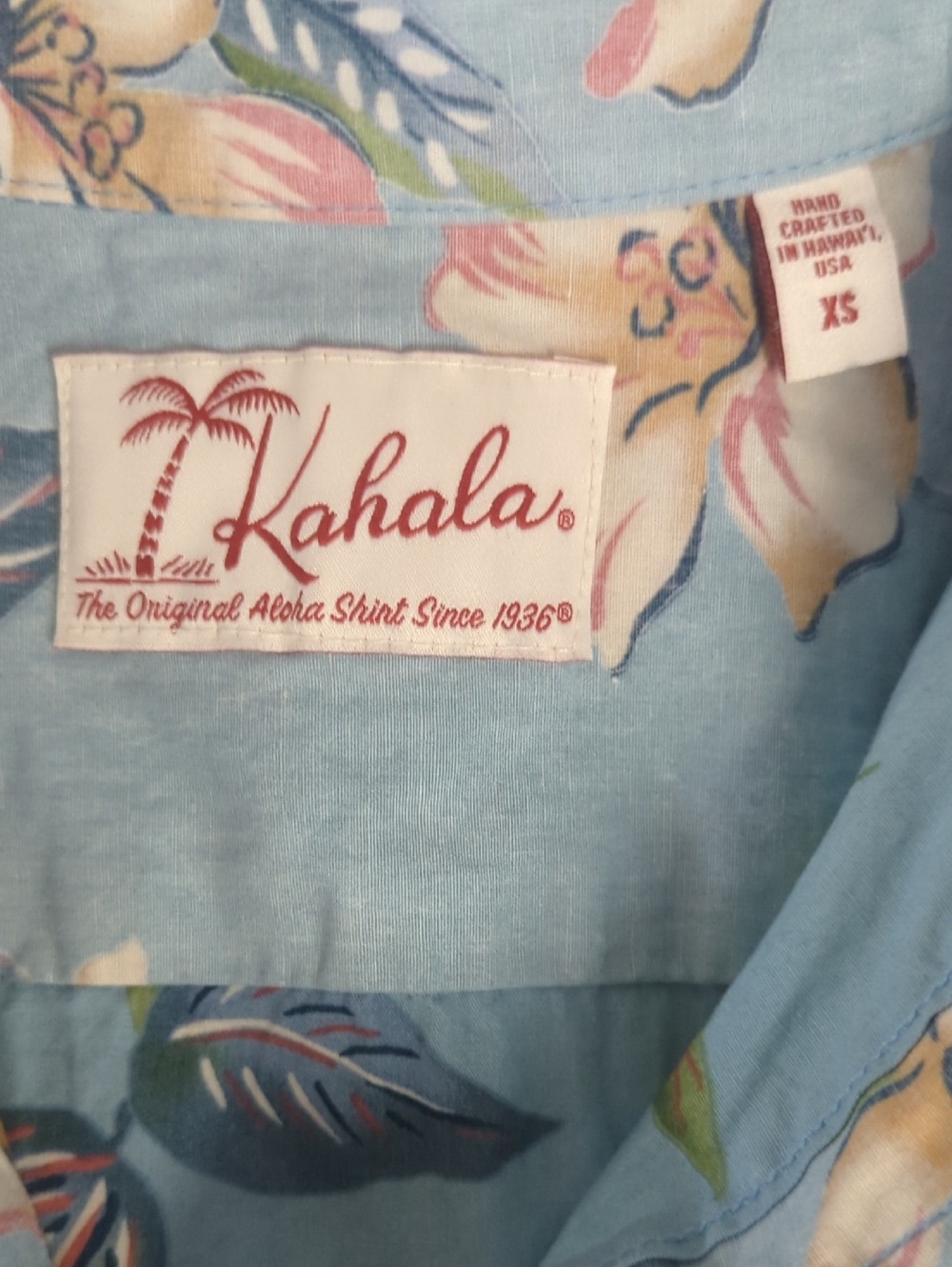 Authentic Kahala "Cereus Bloom" Aloha Shirt - Handcrafted in Hawaii Men's XS - Picture 4 of 7